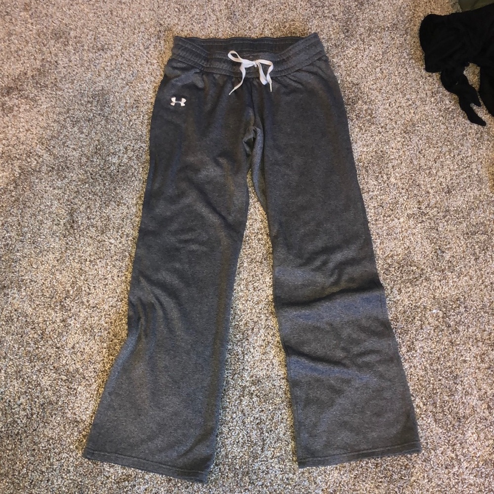 gray Under Armour sweatpants
